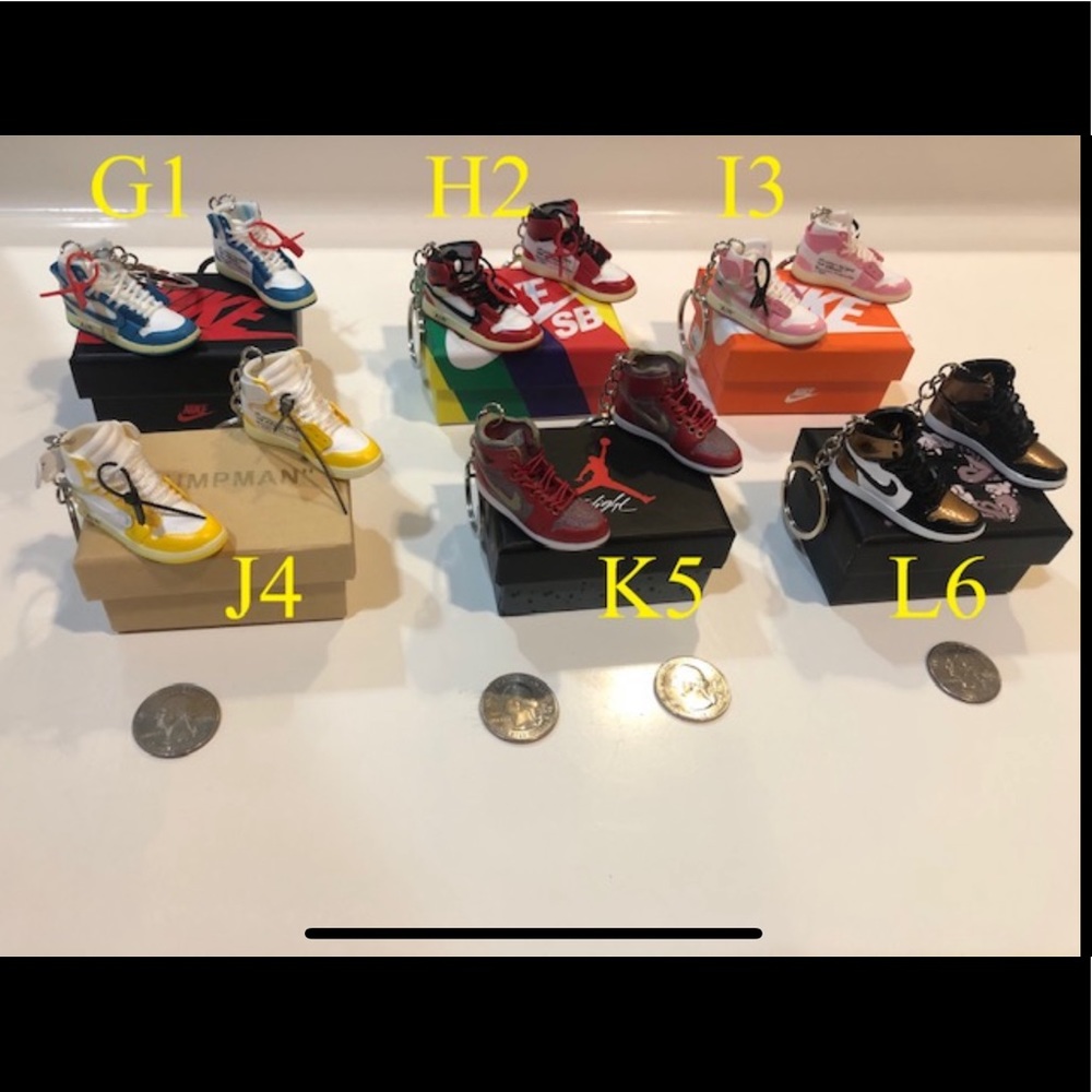 Dior x Air Jordan 1 High Keychains - Picture 9 of 12